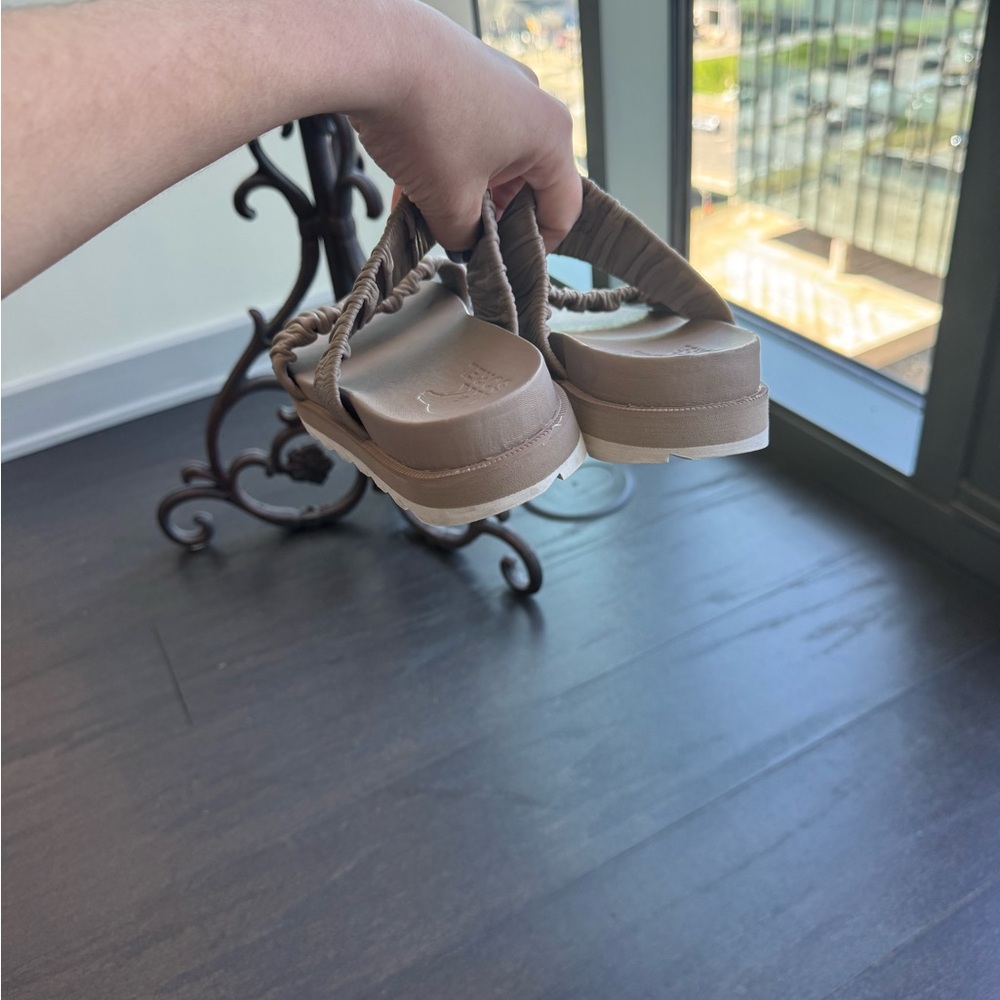 Sorel Women's Ruched Double-Strap Slide Sandals in Tan - Picture 6 of 6